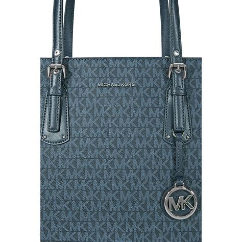 michael kors voyager signature blau|Voyager Medium Two.